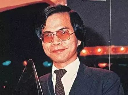 世引出30年前的秘密真相开元棋牌“词圣”